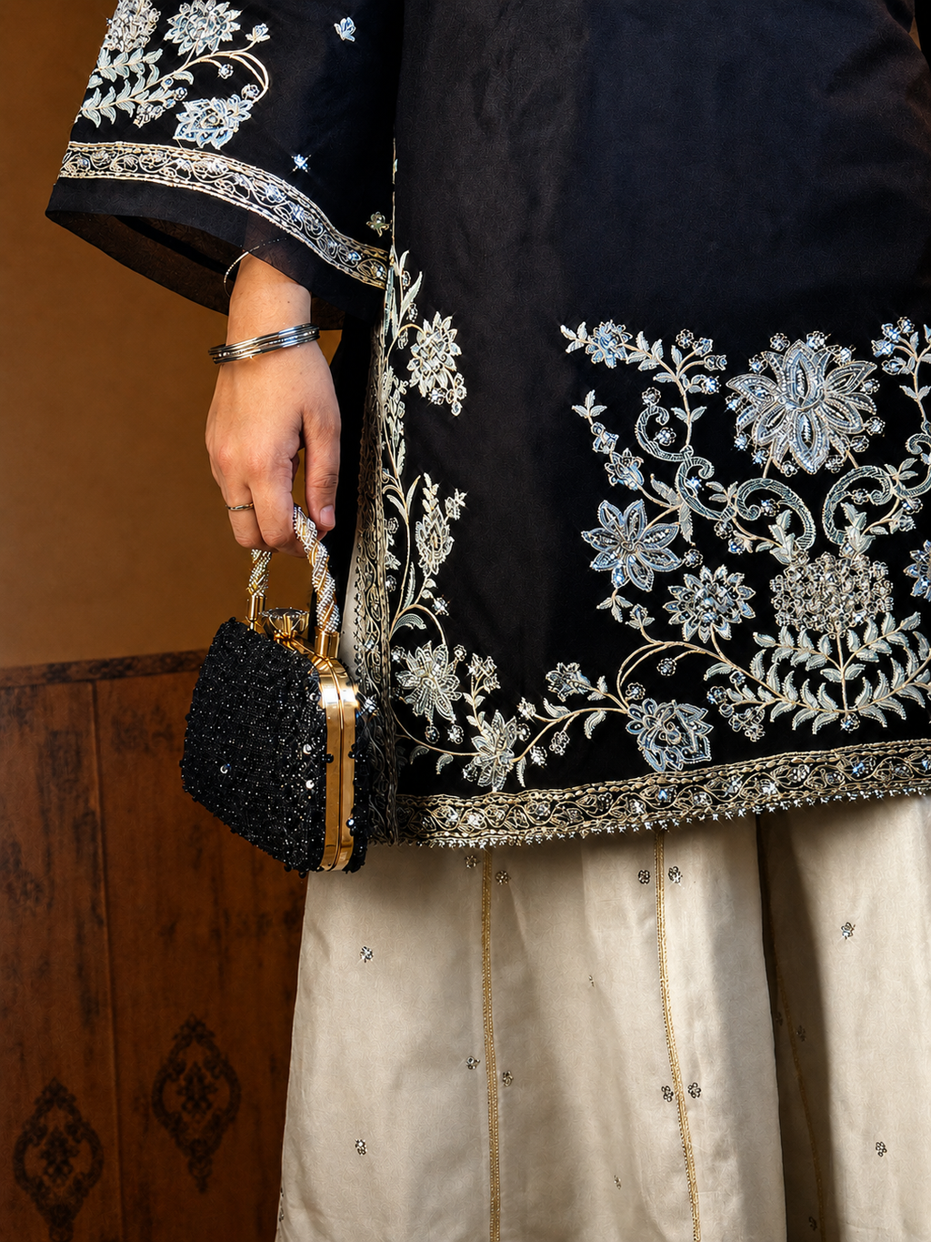 Zareen Noir 3 PC Embroidery Suite