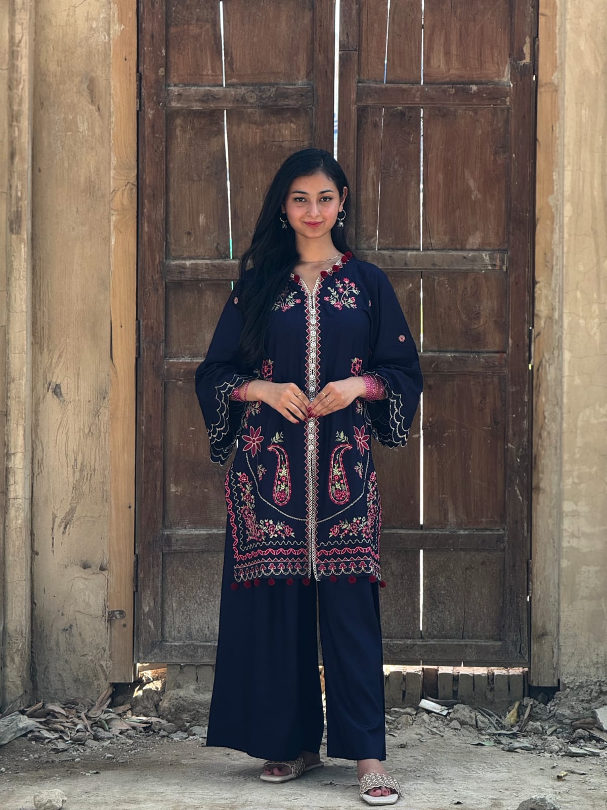 Neelofar – 2-Piece Embroidered Lawn Suit