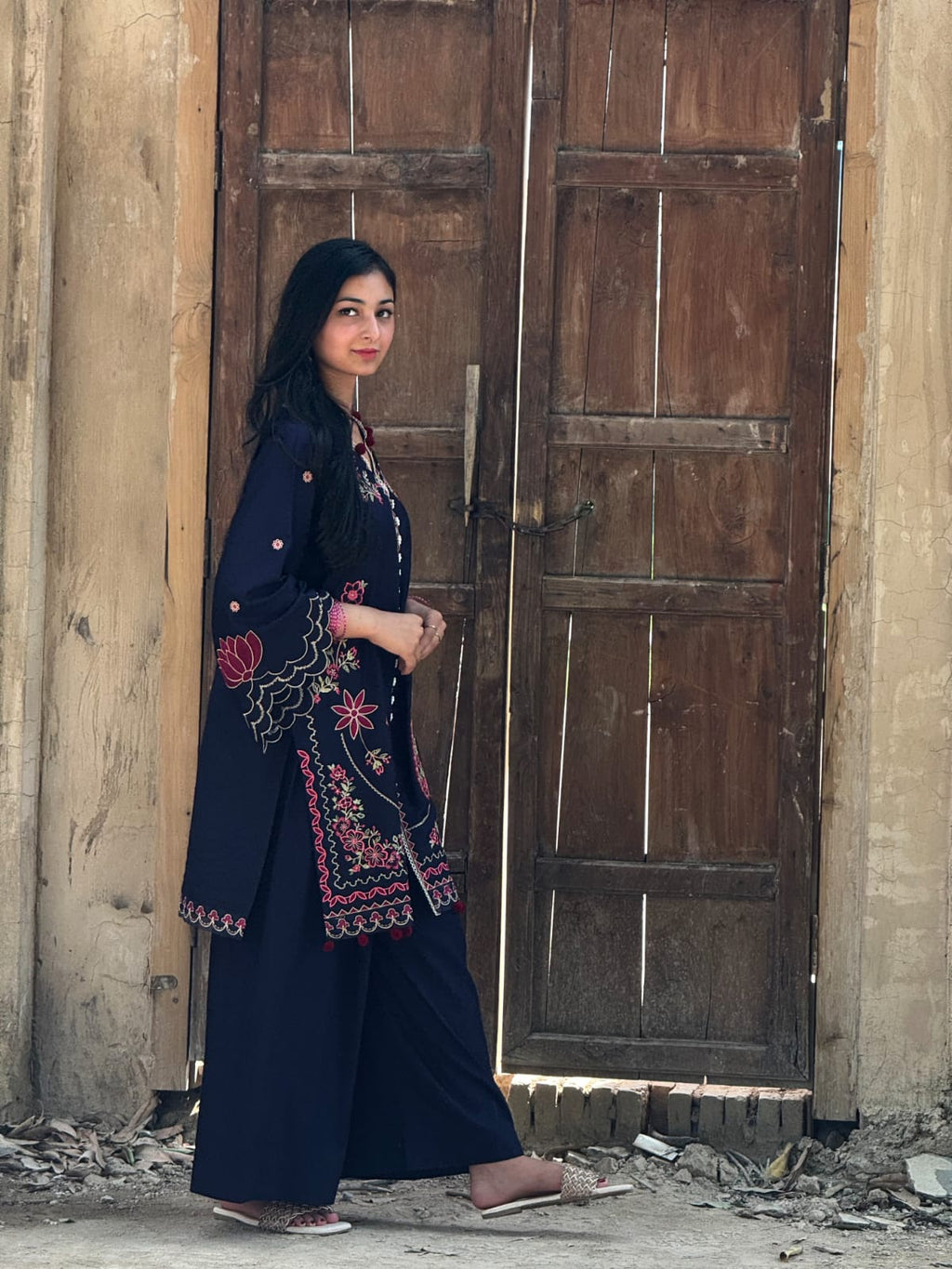 Neelofar – 2-Piece Embroidered Lawn Suit