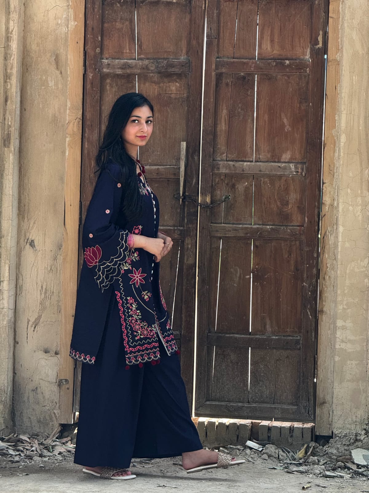 Neelofar – 2-Piece Embroidered Lawn Suit