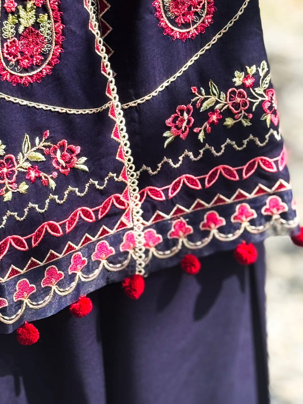 Neelofar – 2-Piece Embroidered Lawn Suit