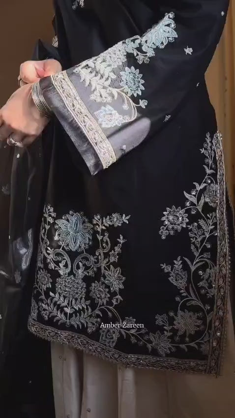 Zareen Noir 3 PC Embroidery Suite